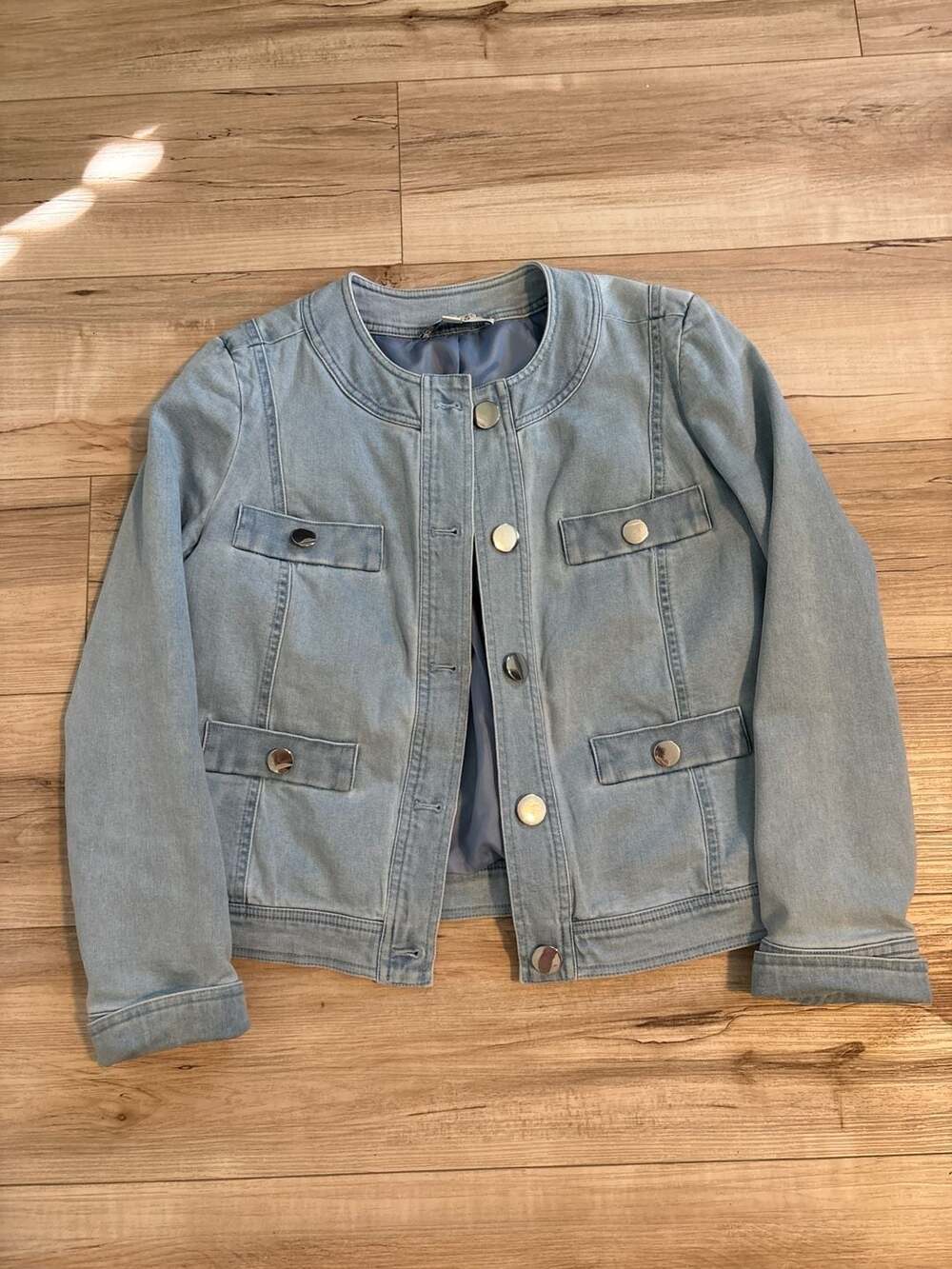 Anne Klein Jeans Collarless Light Wash Denim Jacket, Size M - Picture 2 of 4